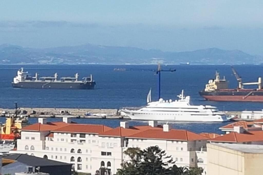 Ferienwohnung Charming Colonial Flat In Historic Building Gibraltar Exterior foto