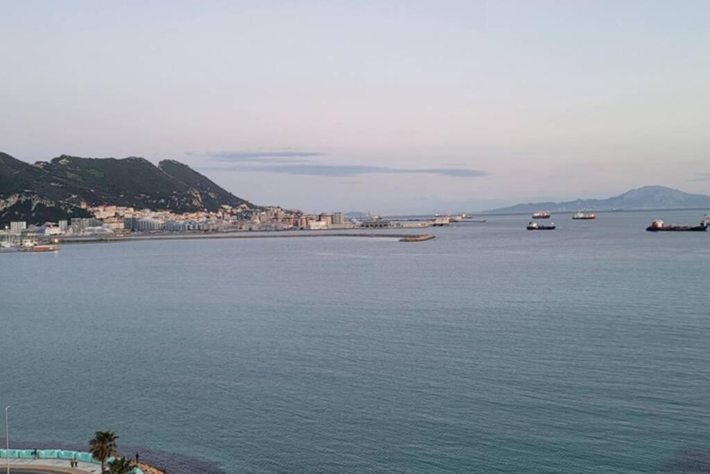 Ferienwohnung Charming Colonial Flat In Historic Building Gibraltar Exterior foto