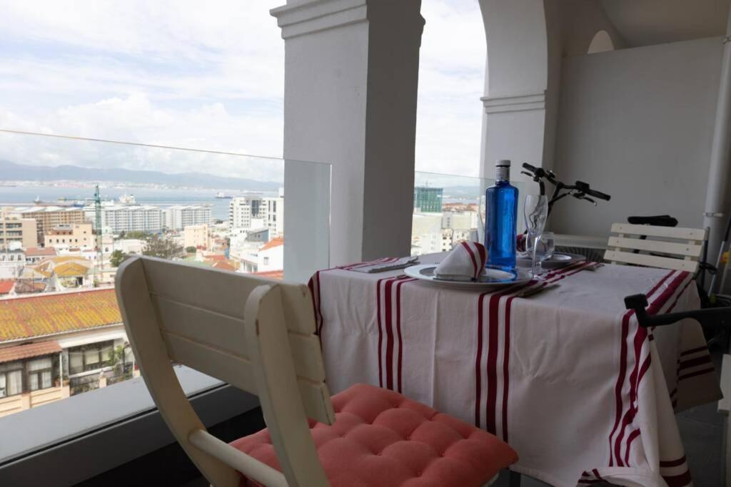 Ferienwohnung Charming Colonial Flat In Historic Building Gibraltar Exterior foto
